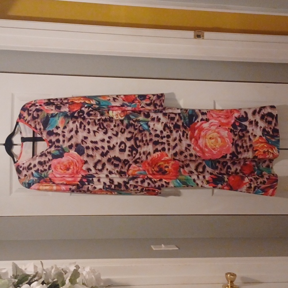 LEOPARD ROSE DESIGN PLUS SIZE DRESS, SLIGHT MERMAID HEM, NEW,  SIZE 3X/4X